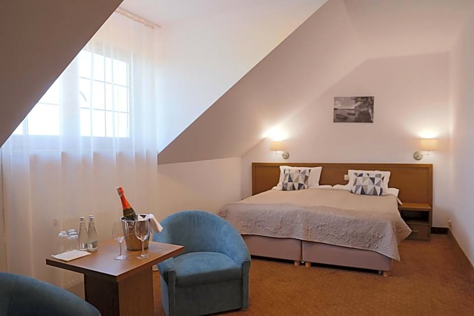 HOTEL CICHA WODA NIEPORĘT
