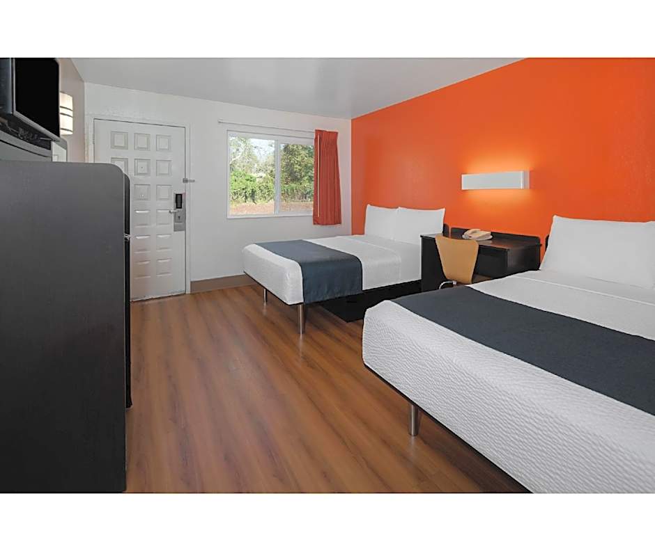 Motel 6 Santa Barbara - Carpinteria South
