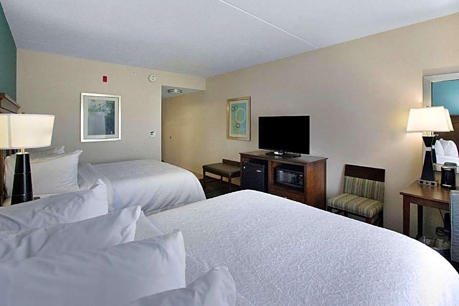 Photo 1 of 3 of 2 Queen Beds, Mobility Accessible, Bathtub