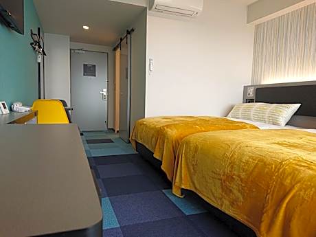 Standard Twin Room with Sea View