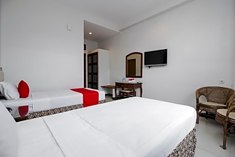 RedDoorz Near Trans Studio Mall 3