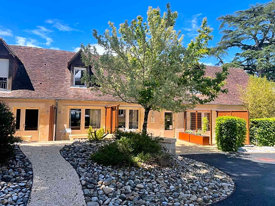 Hôtel & Restaurant - Le Manoir des Cèdres - piscine extérieure et climatisation