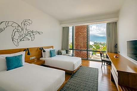 Deluxe Twin Room - 10% off at Ward7, 57 and Virticle restaurants