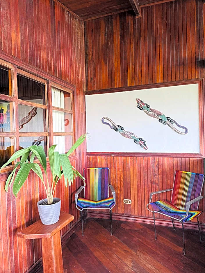 Hotel La Isla Inn