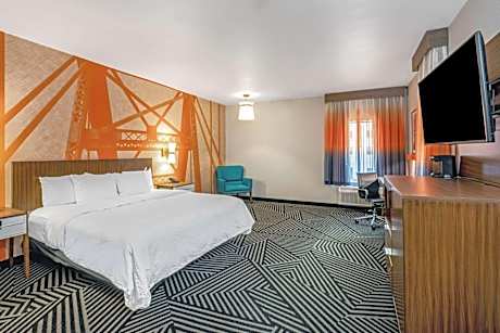King Room with Roll-In Shower - Mobility/Hearing Accessible - Non-Smoking