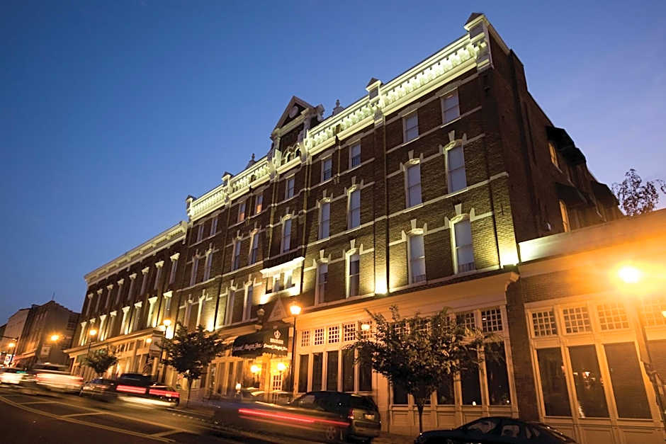 Zdjęcie 1 z 38 — General Morgan Inn