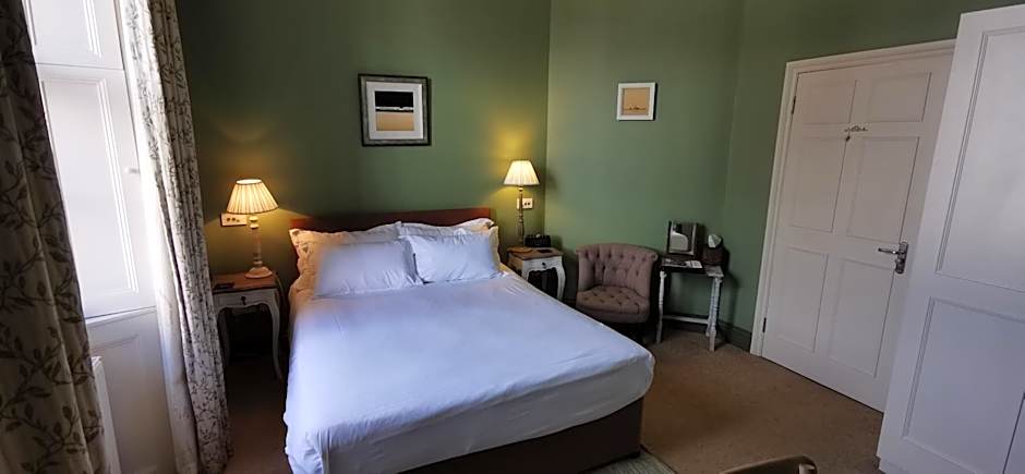 Buccleuch and Queensberry Arms Hotel