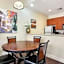 Amazing Condos Beautiful View 2 Blocks To French Quarter, Small Rooftop Pool, Gym, Seanger Theater, Super Dome, And Bourbon St