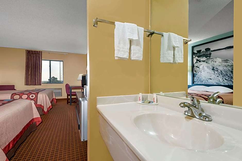 Super 8 by Wyndham Wakeeney