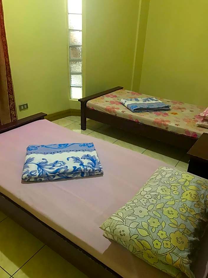 ASHBURN'S TRANSIENT BAGUIO - BASIC SLEEP and GO, LIMITED PAY PARKING, SELF SERVICE