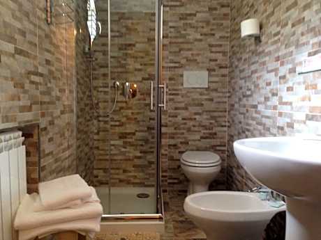 Family Room (2 Adults + 2 Children)