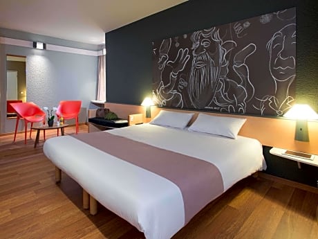 Superior Room with One Double Bed and One Single Bed