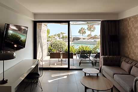 Junior Suite with Pool View (2 Guests)