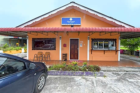 OYO 90561 Awan Biru Motel
