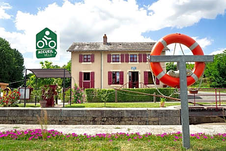 MARA RIVIERE gîte d'étape sur la vélo Francette