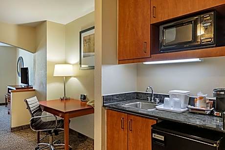 2 Queen Beds, Suite, Nonsmoking