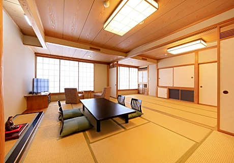 Japanese-Style Family Room