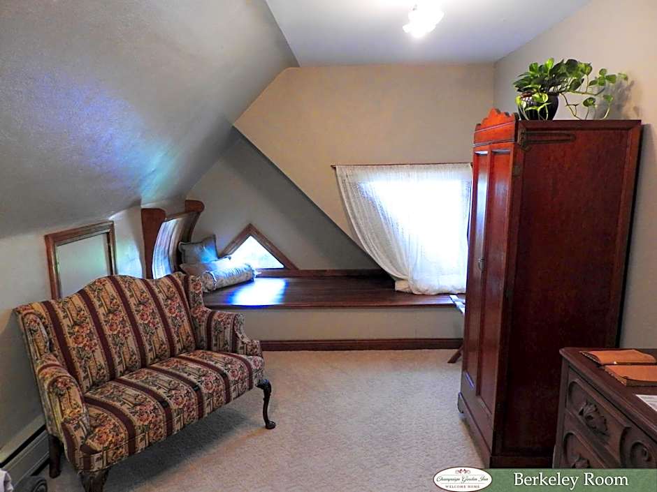 Champaign Garden Inn