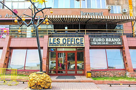 LES Business Hostel