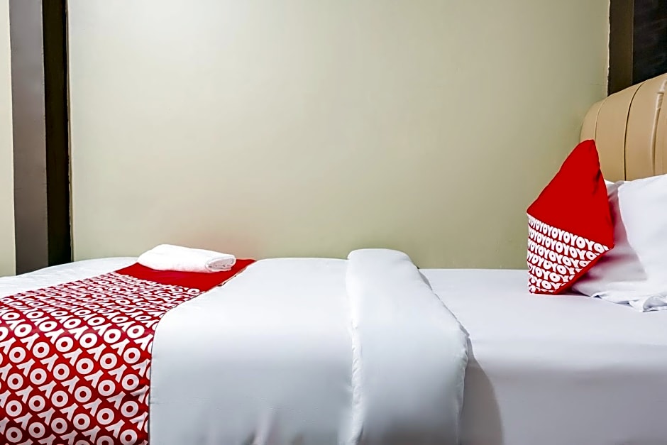 Vaccinated Staff - OYO 3046 Homestay Syariah Imah