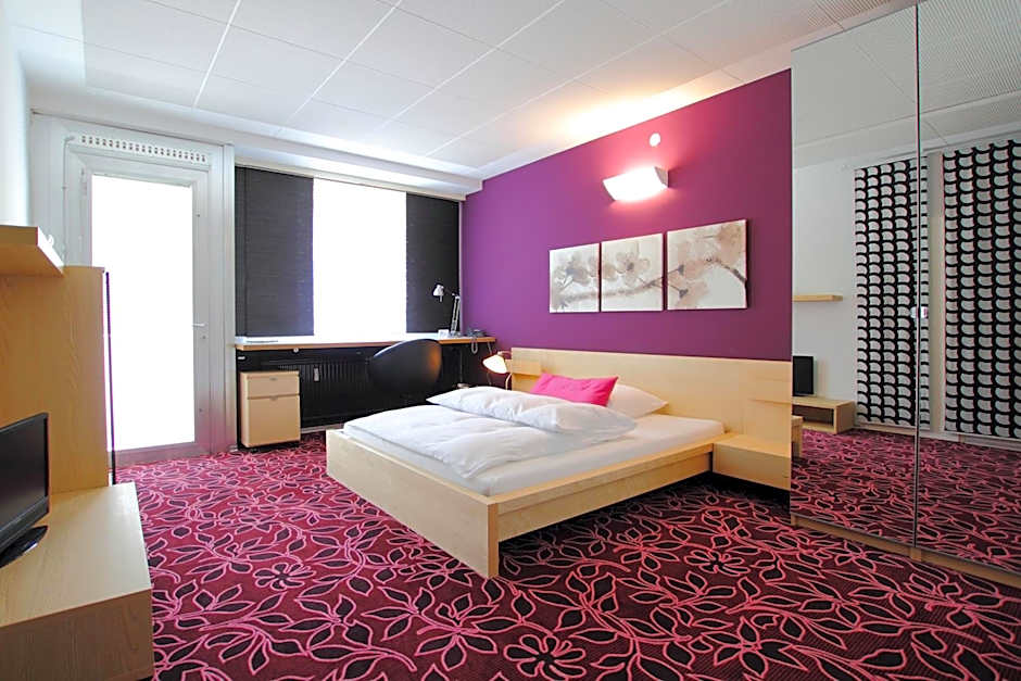 College Garden Hotel