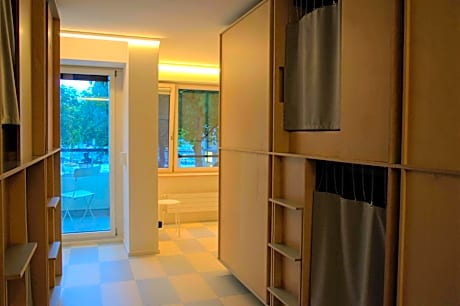 Single Capsule Mixed with balcony