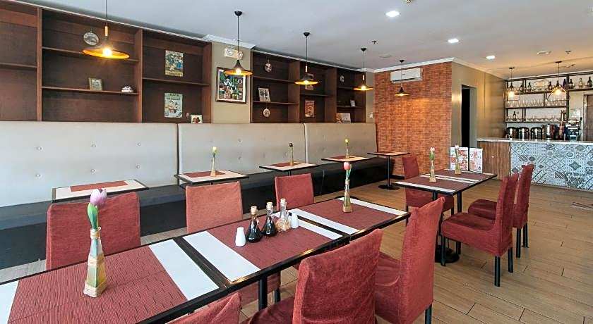 RedDoorz Plus near Bamboo Organ Las Piñas