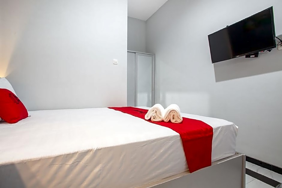 RedDoorz Plus near Politeknik Negeri Malang