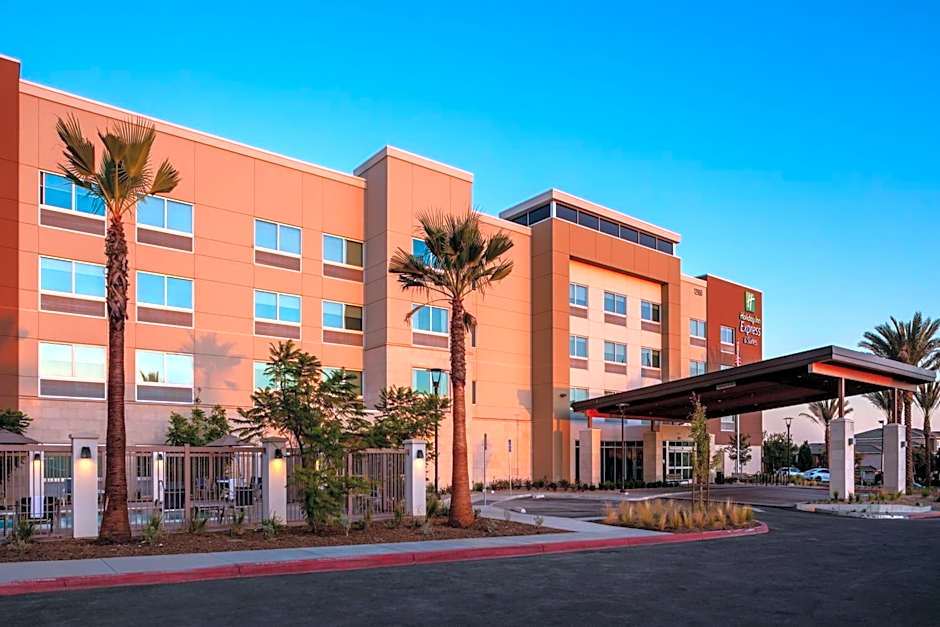 Holiday Inn Express And Suites Moreno Valley - Riverside By IHG