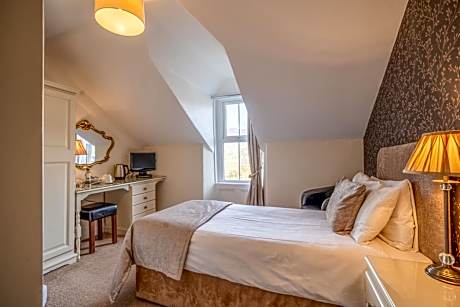 Single Room with Mountain View - Second Floor