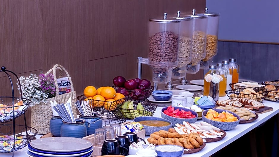 Holiday Inn Express Hyderabad Banjara Hills By IHG