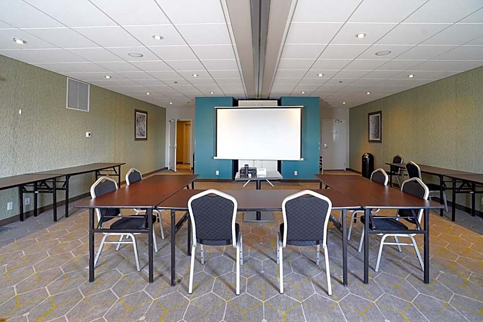 Fairfield Inn & Suites by Marriott Airdrie