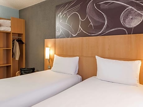 Standard Room with two single beds