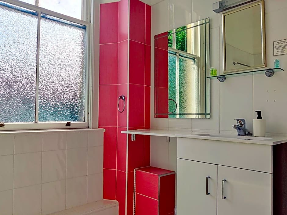 Wentworth House - Free Parking