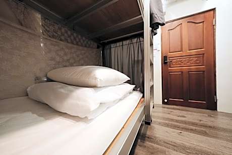 Bunk Bed in Mixed Dormitory Room