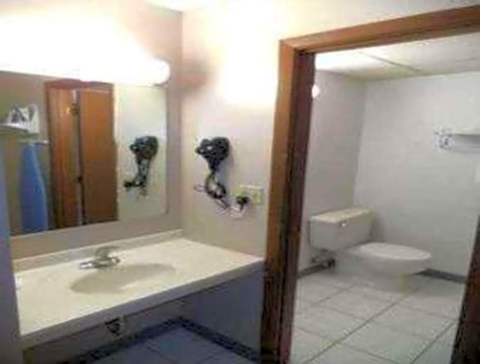 Days Inn by Wyndham West Branch Iowa City Area