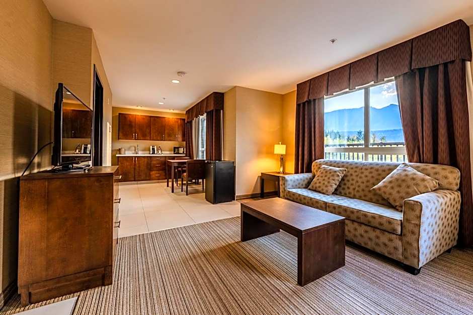 Holiday Inn Express Golden-Kicking Horse By IHG