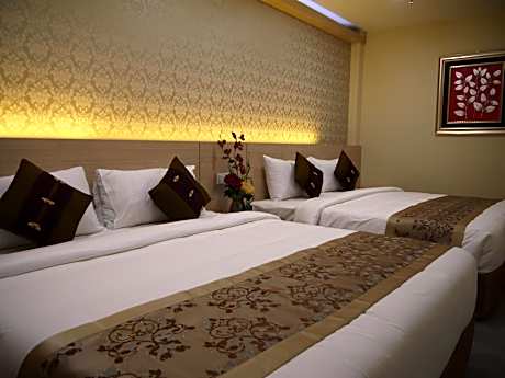 Deluxe Family Room