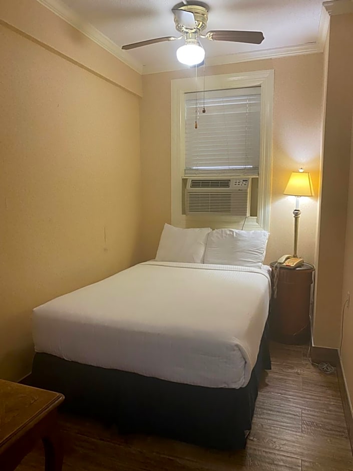 Photo 1 of 1 of Budget Single Room