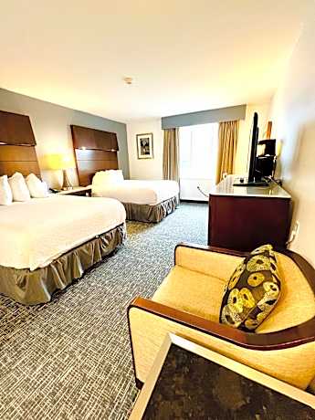 Quadruple Room with Two Queen Beds - Non Smoking