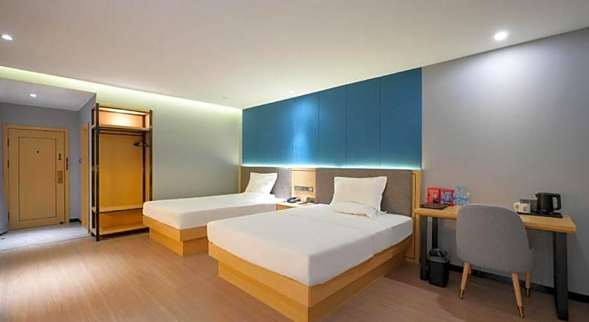 Green Tree Inn Urumqi San'gong Metro Station Exit