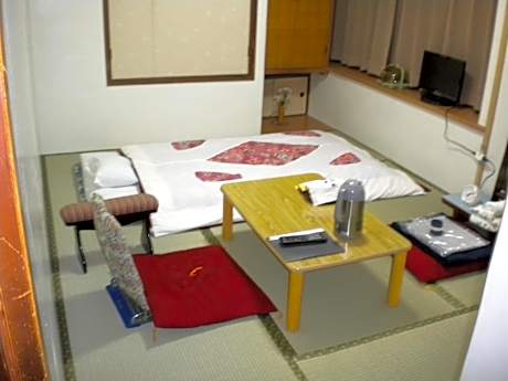 Japanese-Style Single Room with Shared Bathroom