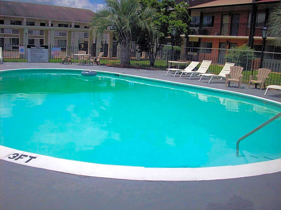 Executive Inn & Suites