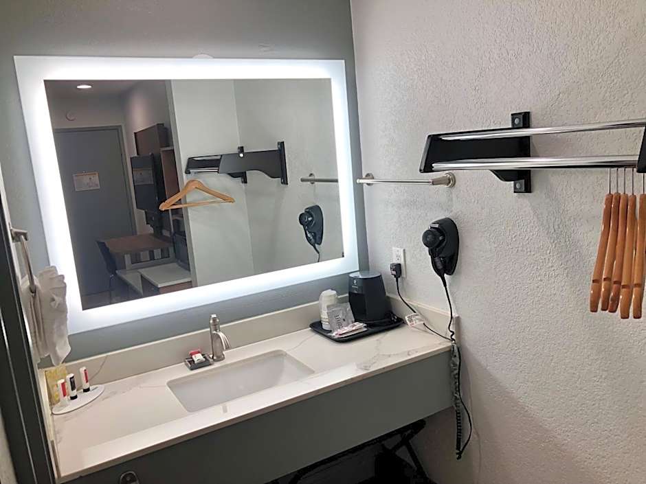 Super 8 by Wyndham Fort Bragg