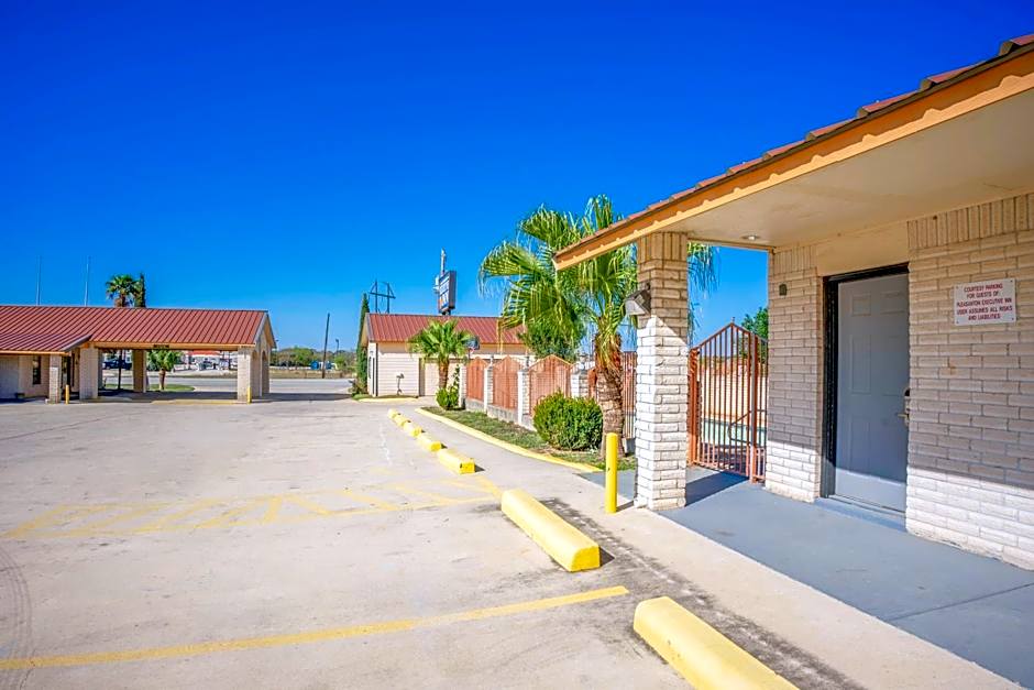 Pleasanton Executive Inn By OYO