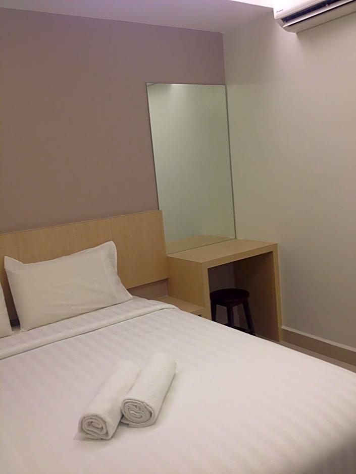 Photo 1 of 4 of Double Room