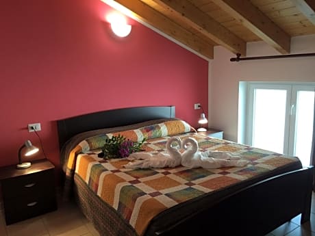 3 Bedroom Apartment, Lake View