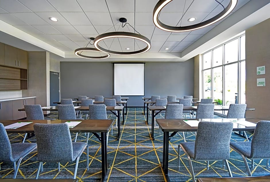 Holiday Inn Grand Rapids North - Walker, an IHG Hotel
