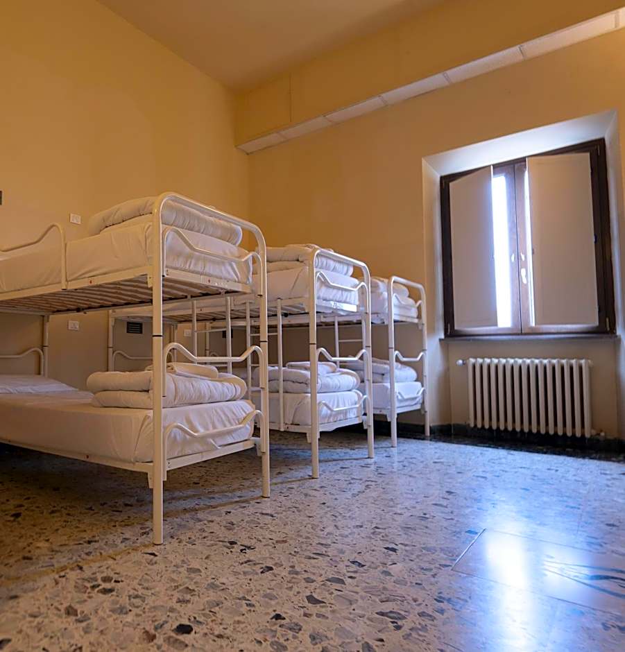 Hotel & Hostel 7