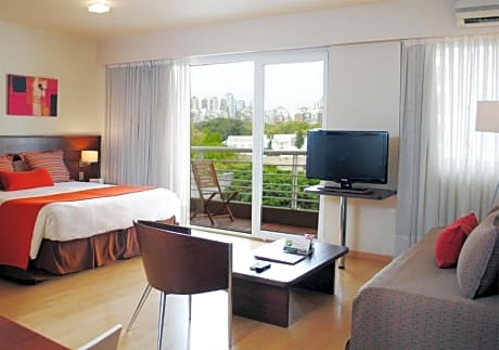 SUPERIOR TRIPLE 1 KING AND SINGLE BED